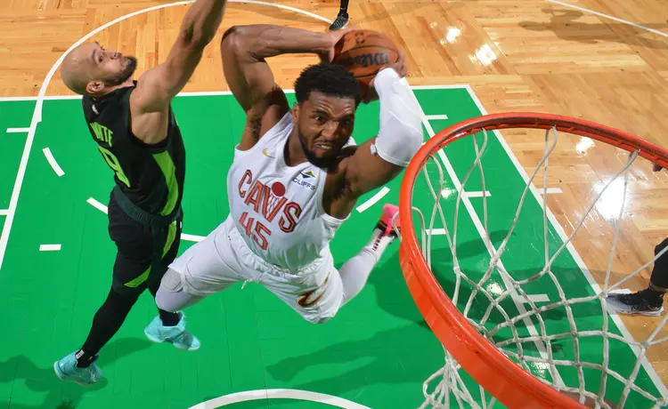 开云体育平台APP-包含奇才完胜凯尔特人B队，萨姆·米切尔惊艳世界的词条