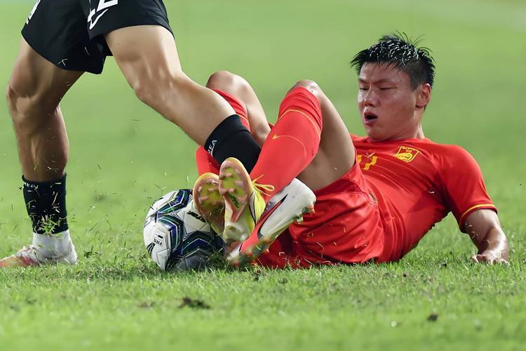 亚洲足球赛事激烈展开，中国队斩获胜利的简单介绍