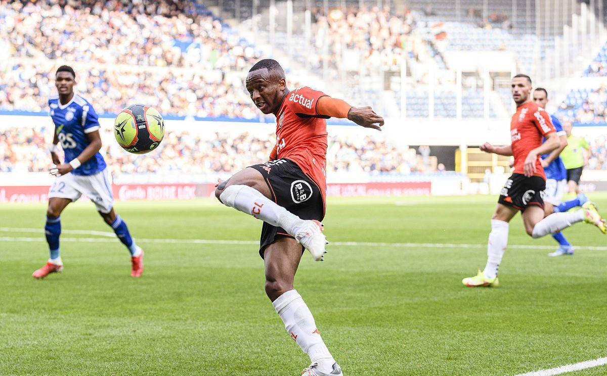 巴黎圣日耳曼不敌里昂，遭遇关键失利的简单介绍