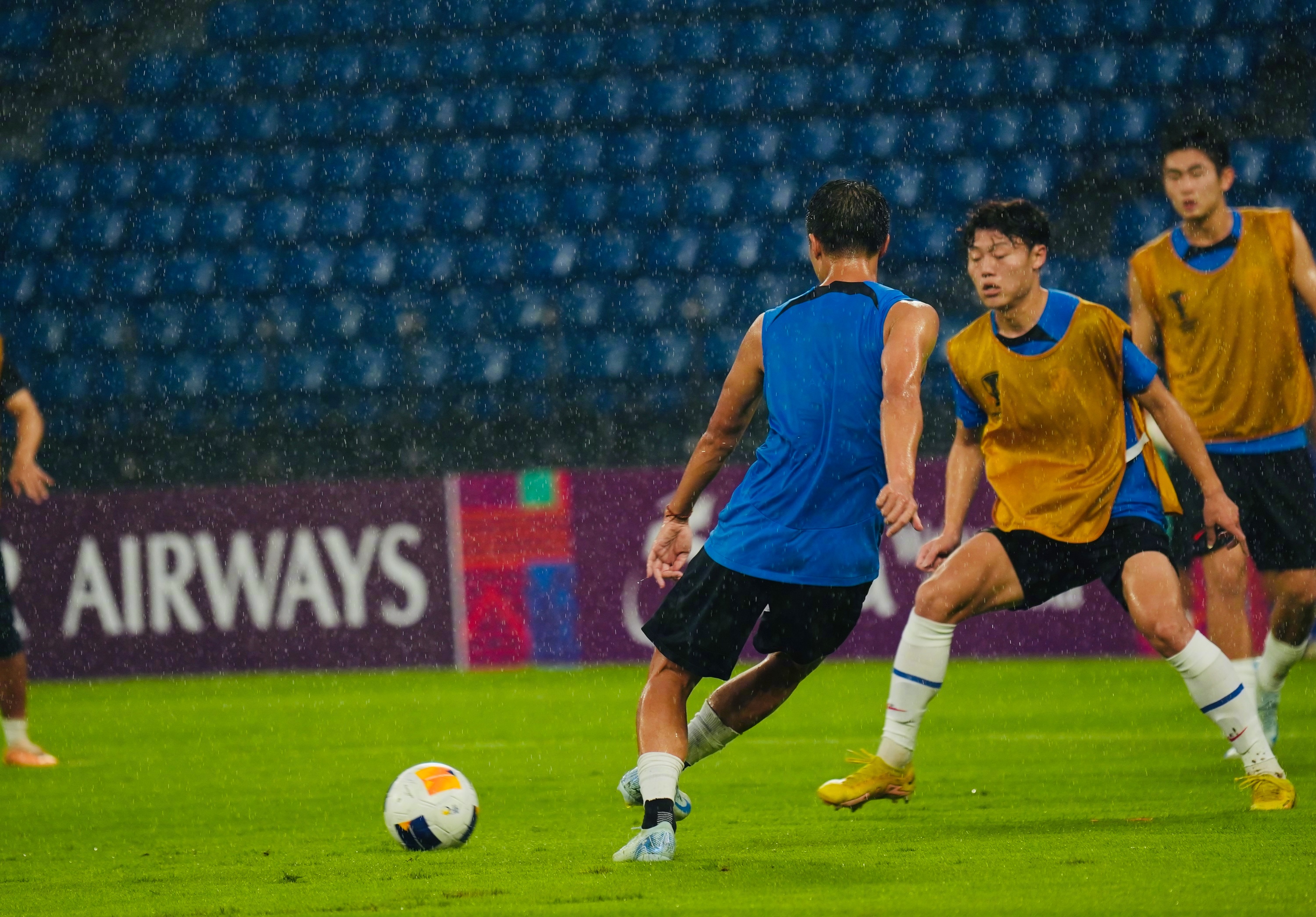 开云体育官方网站-球队临近季末比赛，战术准备积极展开