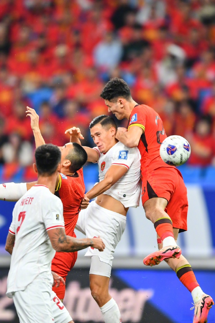 亚洲顶级足球赛事上演紧张一幕