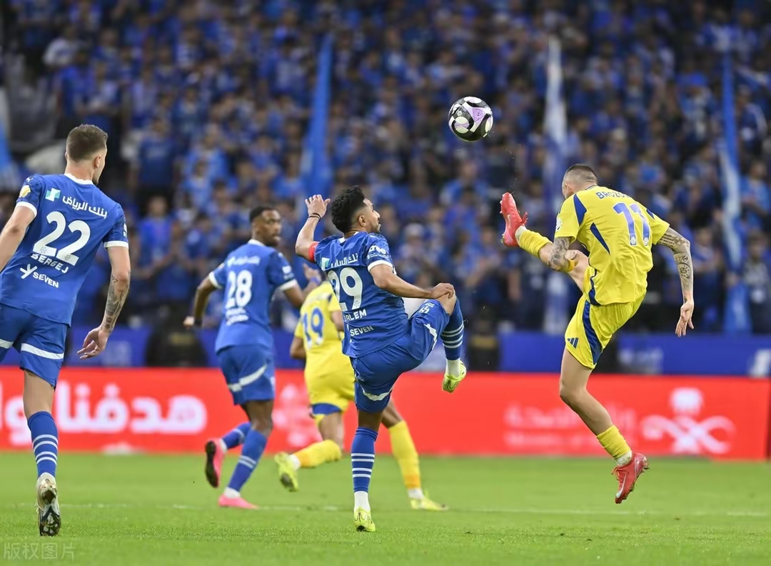 国际比赛中热门球队取得胜利