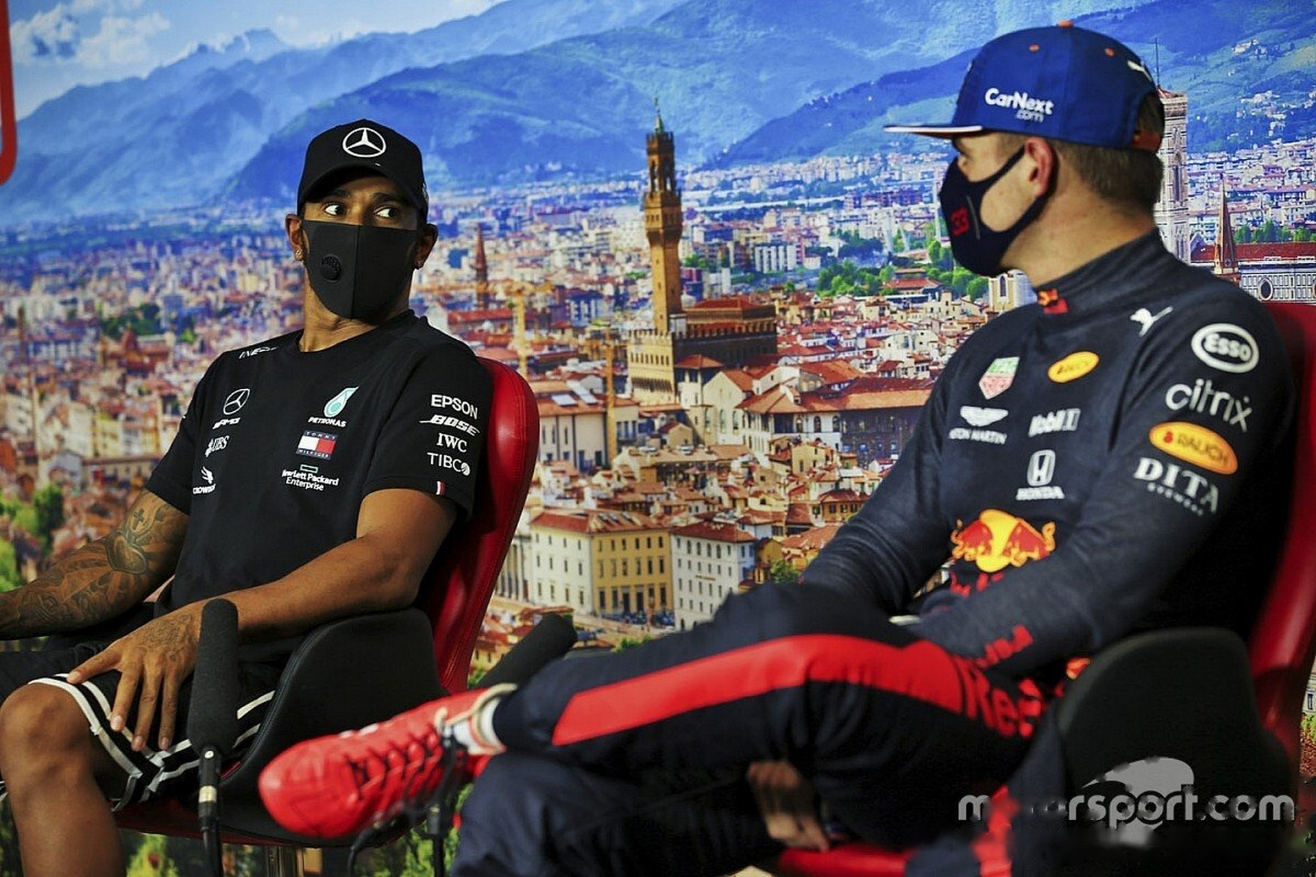 包含威廉姆斯翻盘红牛二队，汉密尔顿带队取胜的词条