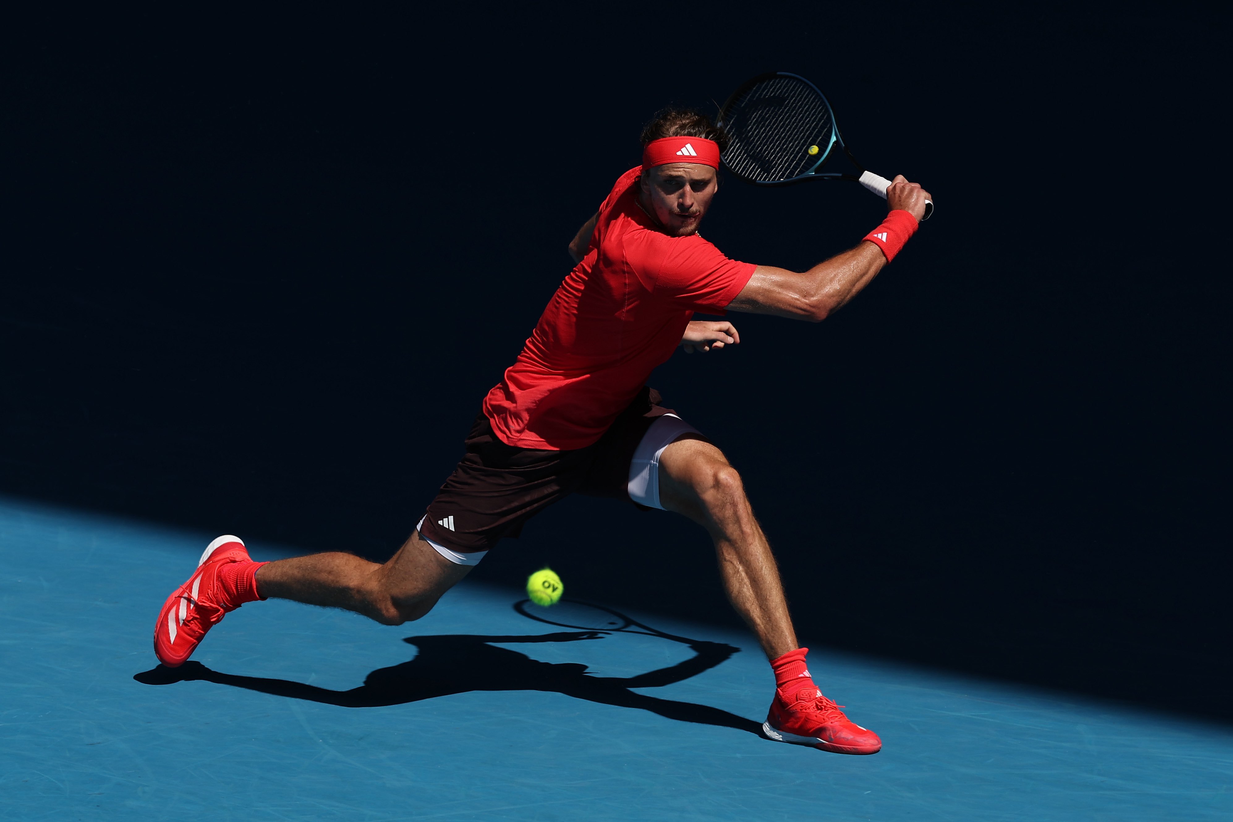 包含拉沃尔杯逆转年终总决赛，兹维列夫统治全场的词条