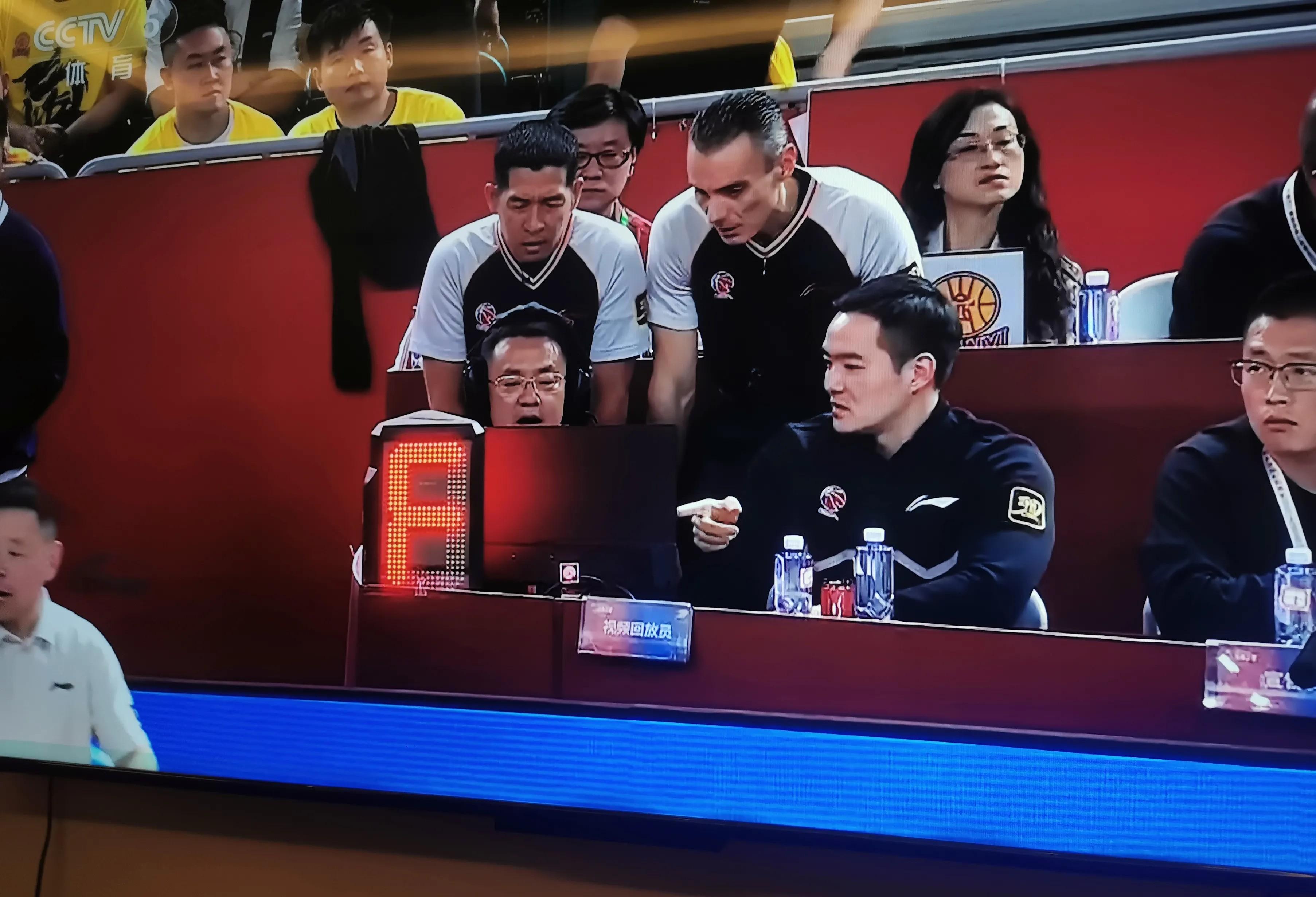 开云下载-四川队险胜北京队，张镇麟统治全场
