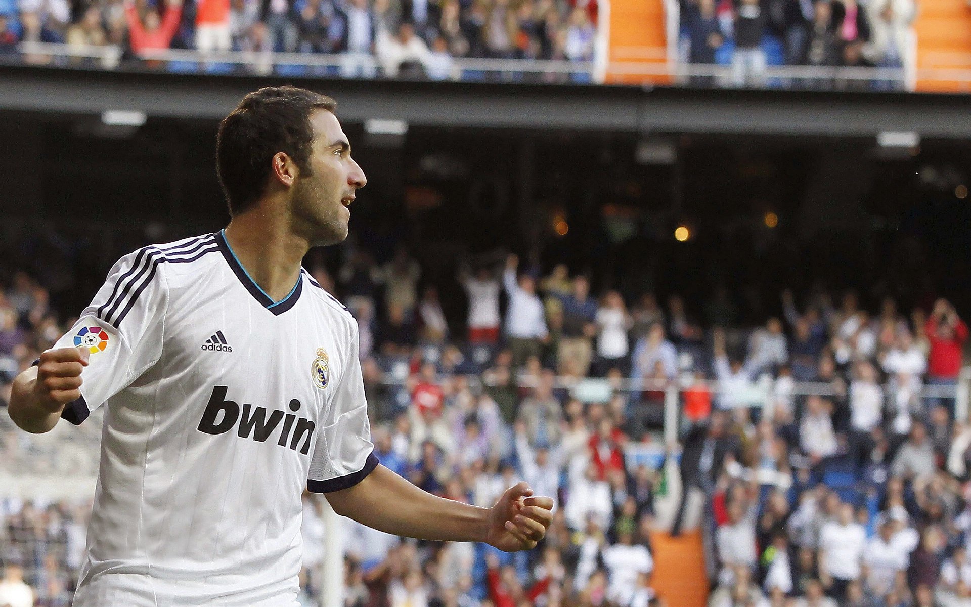 格子军团的淘汰赛密码，从几内亚到英超，卡塞米罗的大场面接管学